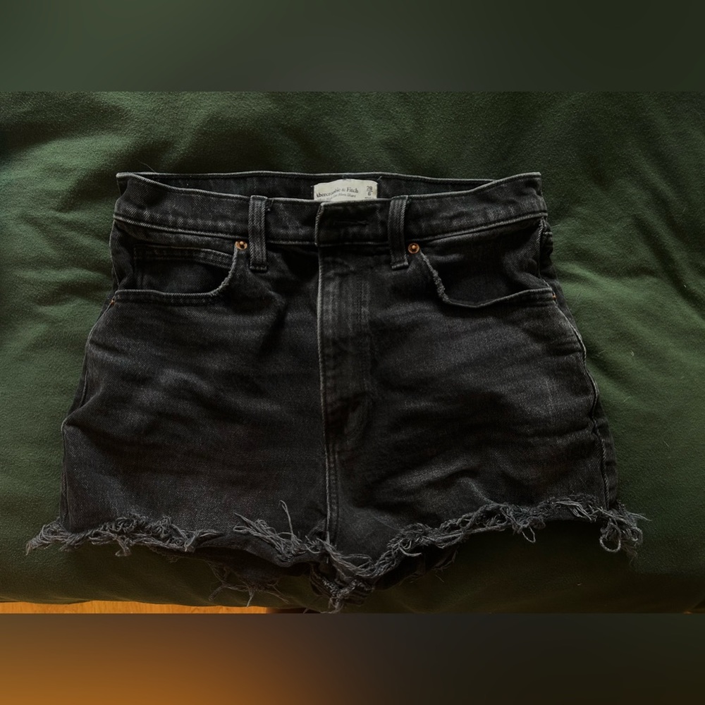 Abercrombie & Fitch - Ultra High Rise Mom Shorts (Black)